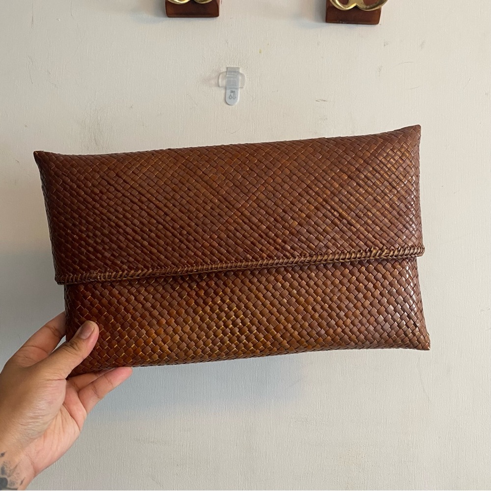 Manaola Clutch